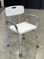 כיסא רחצה טלסקופי עם ידיות